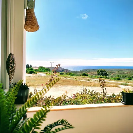 Bela Vista_ Cozy With Sea View Apartment Aljezur